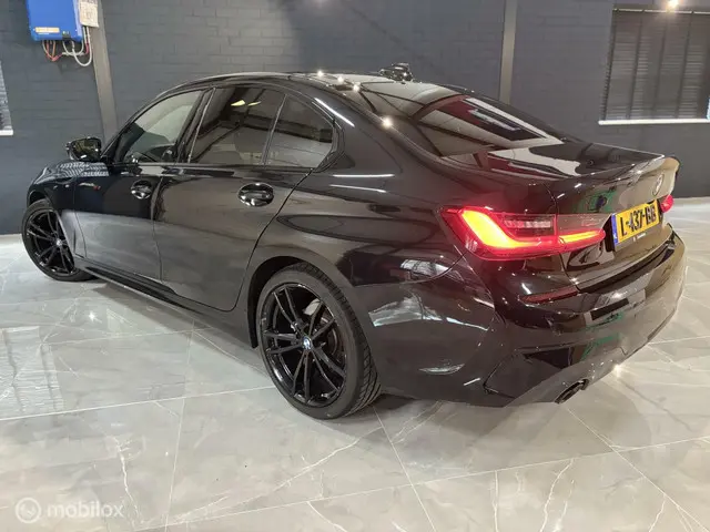 BMW 3 Serie M 320i xDrive High Executive 2019 Benzine 12