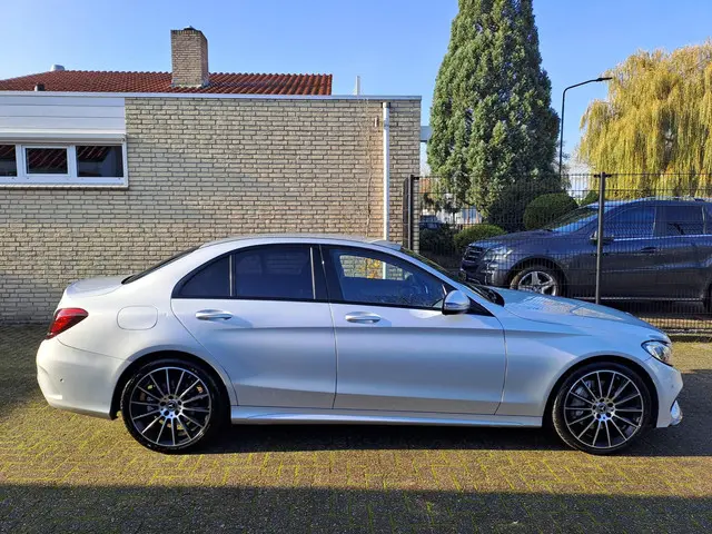 Mercedes-Benz C-Klasse 300 Prestige 2017 Benzine 2