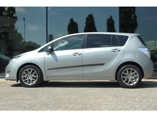 Toyota Verso 1.8 VVT-i BUSINESS AUT. 2013 Benzine 13