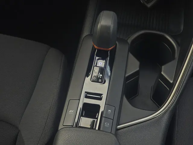 Toyota C-HR 1.8 Hybrid 140 Dynamic 2025 Hybride Benzine 19