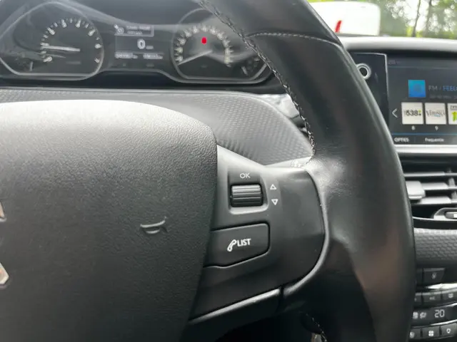 Peugeot 208 1.2 PureTech Blue Lease Allure 2019 Benzine 20