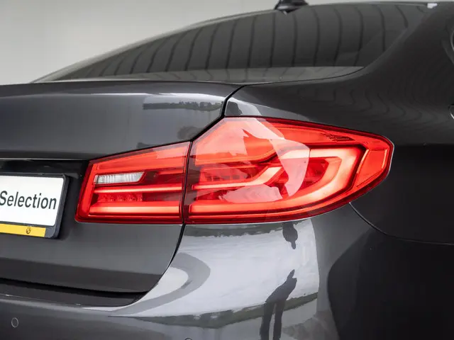 BMW 5 Serie Sedan 520i 2019 Benzine 17