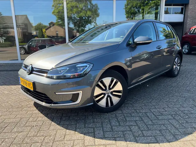 Volkswagen e-Golf 2