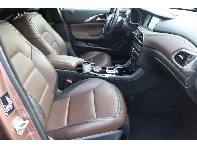 Infiniti Q30 1.6t Premium Tech 2016 Benzine 11