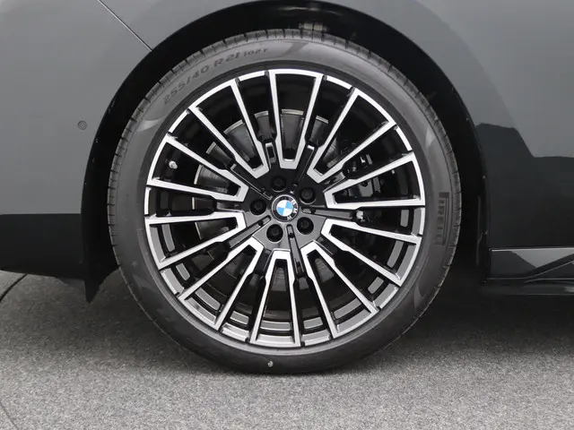 BMW i7 xDrive60 2025 Elektrisch 8