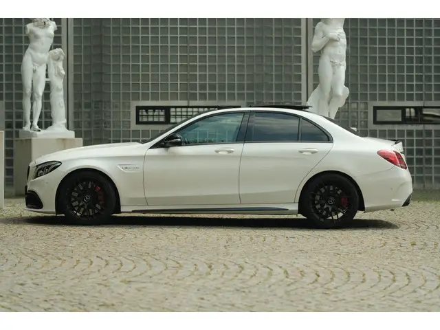 Mercedes-Benz C-Klasse AMG 63 S 2015 Benzine 4