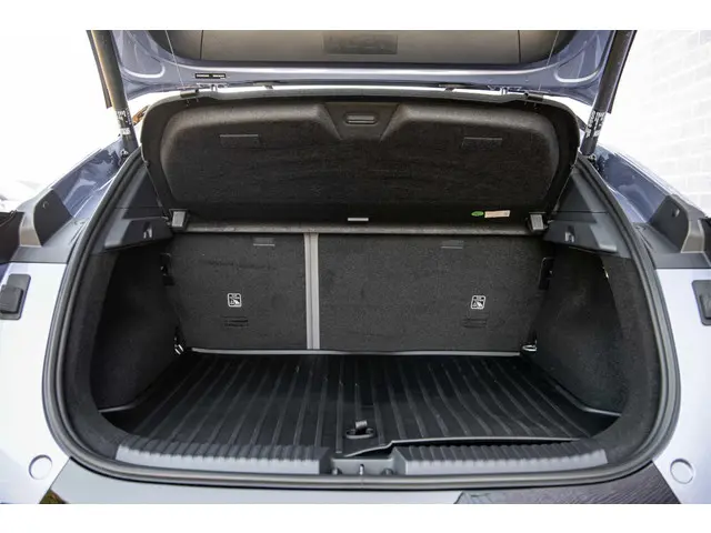 Lynk & Co 02 More 66 kWh 2025 Elektrisch 33