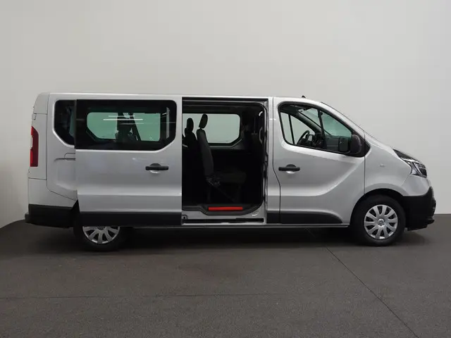 Renault Trafic Passenger 2.0 dCi 120 L2H1 2019 Diesel 34