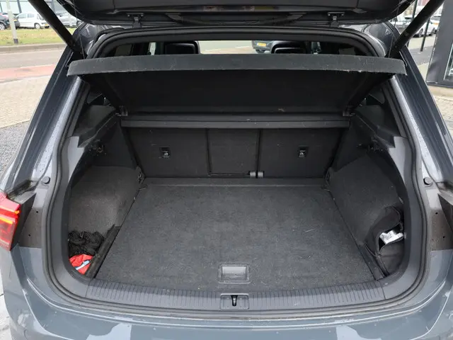 Volkswagen Tiguan R 2022 Benzine 23