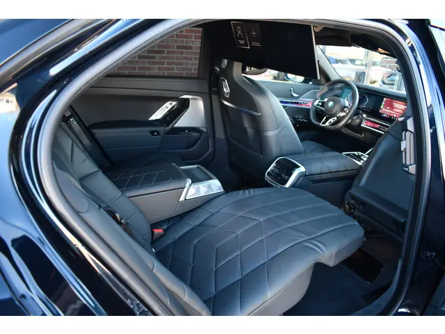 BMW 7 Serie 750e xDrive M-Sport 2025 Hybride Benzine 68