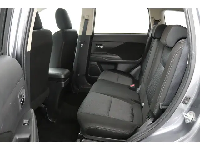 Mitsubishi Outlander 2.0 Executive Edition 2017 Benzine 8