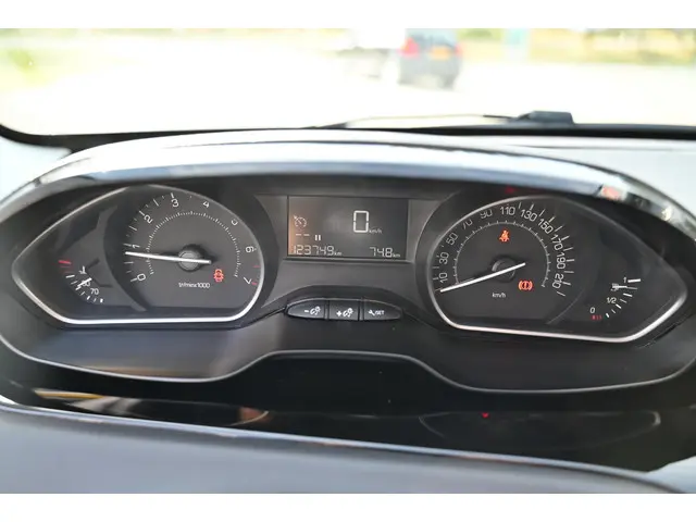 Peugeot 208 1.2 PureTech Blue Lion 2018 Benzine 16