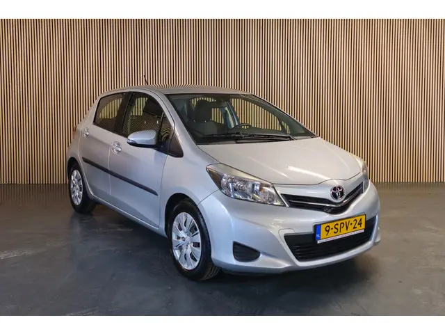 Toyota Yaris 1.3 VVT-i Aspiration 2013 Benzine 2
