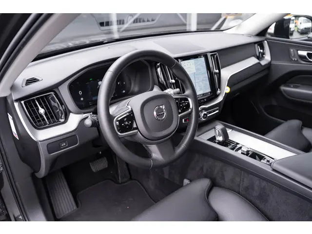 Volvo XC60 B5 Plus Dark 2023 Benzine 27