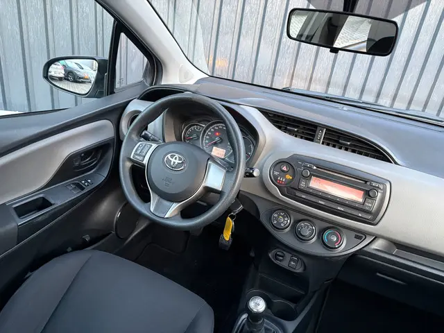 Toyota Yaris 1.0 VVT-i Aspiration | Lm-velgen | 2015 Benzine 8