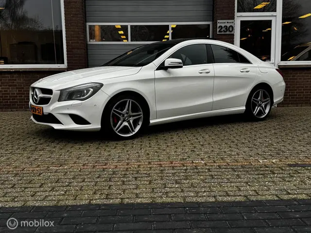 Mercedes-Benz CLA 200 2013 Benzine