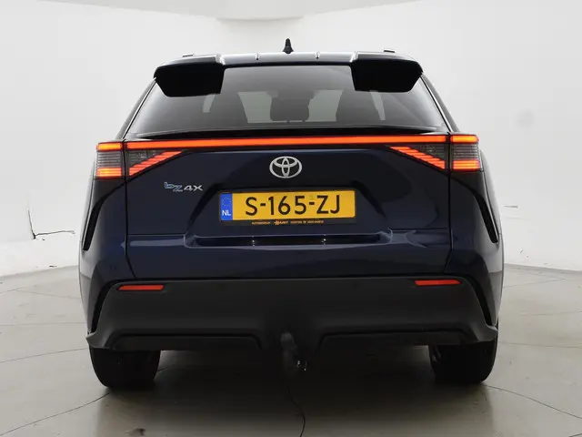 Toyota bZ4X DYNAMIC 71 kWh + TREKHAAK 2023 Elektrisch 11