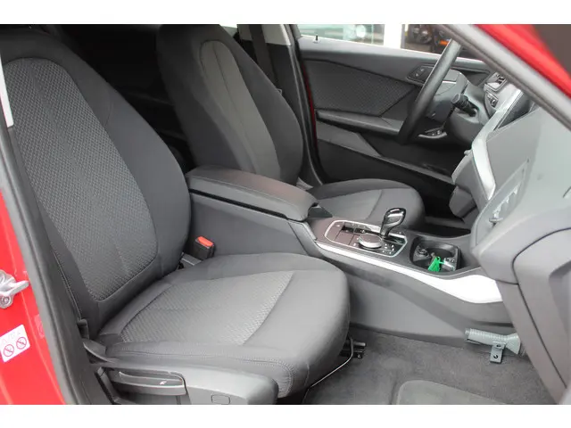 BMW 1 Serie 118i//Navi//Carplay//Trekhaak!! 2019 Benzine 23