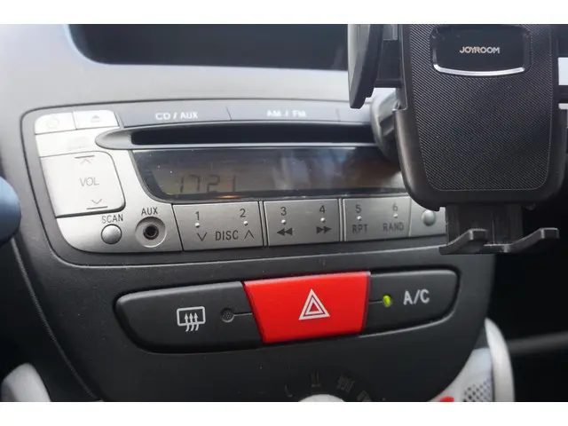 Peugeot 107 1.0 Active * Airco * LM Velgen * 2012 Benzine 8