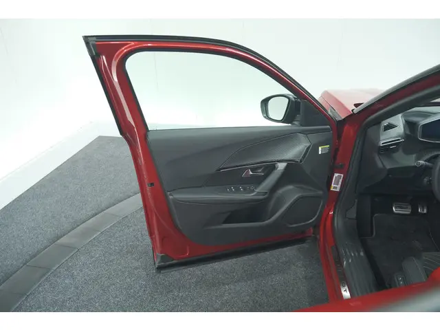 Peugeot 2008 PureTech 130 EAT8 GT 2024 Benzine 75