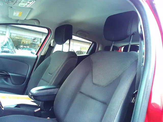 Renault Clio 0.9 TCe Expression (NAVI +Airco ) 2013 Benzine 17