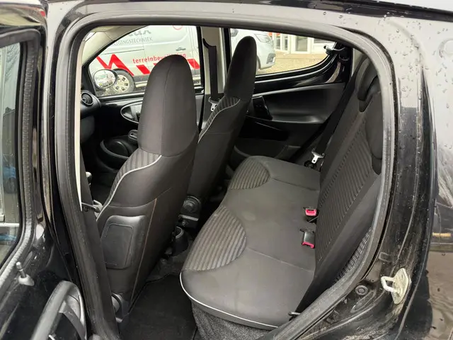 Peugeot 107 1.0 Envy 2013 Benzine 9