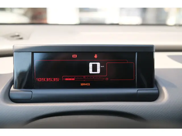 Citroën C4 Cactus 1.2 PureTech Shine 2017 Benzine 25