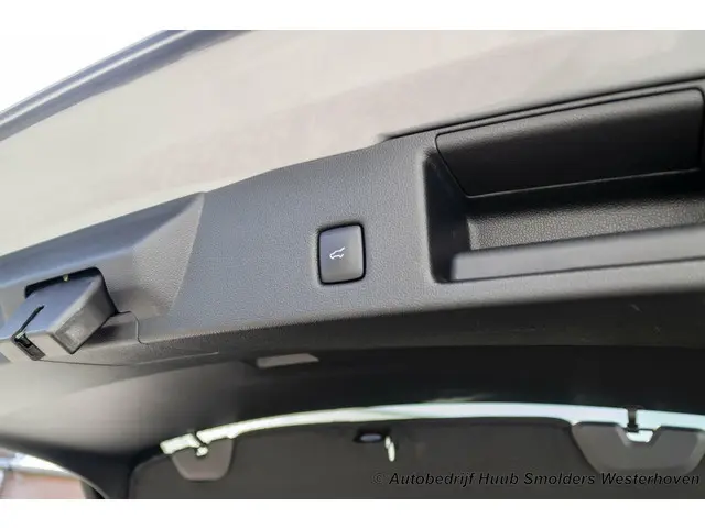 Ford Kuga 2.5 PHEV e-CVT ST-Line X 2022 Hybride Benzine 75