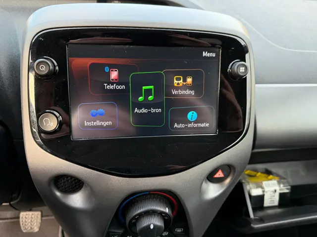 Toyota Aygo 1.0 VVT-i x-play 2021 Benzine 12