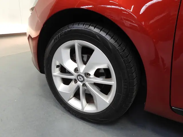 Renault Clio Estate 0.9 TCe Limited 2016 Benzine 28