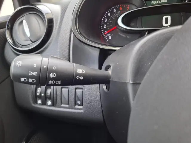 Renault Clio Estate TCe 90 Limited 2020 Benzine 17