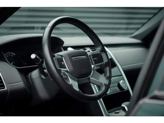 Land Rover Discovery 3.0 D250 R-Dynamic SE 2024 Diesel 6