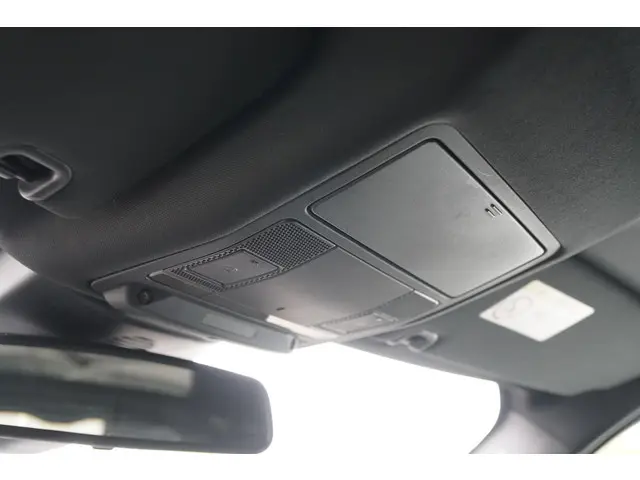 Land Rover Discovery 2.0 Sd4 2018 Diesel 50