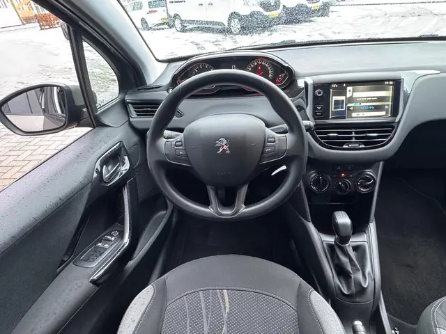 Peugeot 208 1.2 VTi Active / 5 Deurs / Trekhaak 2014 Benzine 5