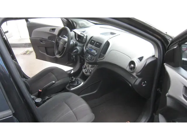 Chevrolet Aveo 1.2 LT 2012 Benzine 18