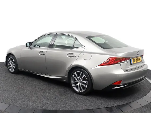 Lexus IS 300h Hybrid Business Line 2017 Hybride Benzine 12