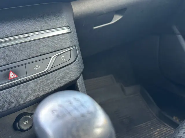 Peugeot 308 1.6 BlueHDi Active 2014 Diesel 22