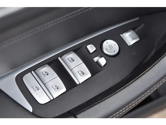 BMW X3 xDrive20i High Executive 2018 Benzine 12