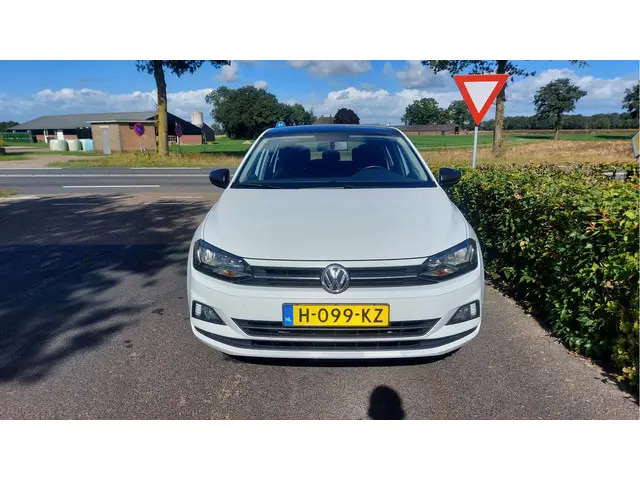 Volkswagen Polo 1.0 TSI Comfortline 2020 Benzine 8