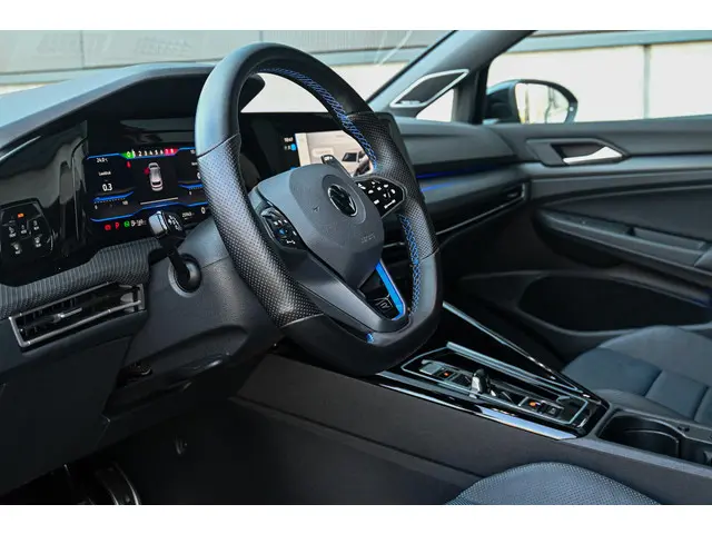 Volkswagen Golf 2.0 TSI R 4Motion 2022 Benzine 23