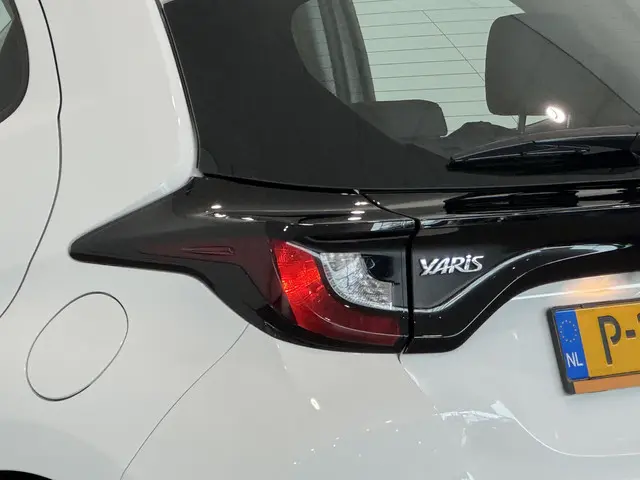 Toyota Yaris 1.5 Hybrid Active 2022 Hybride Benzine 26
