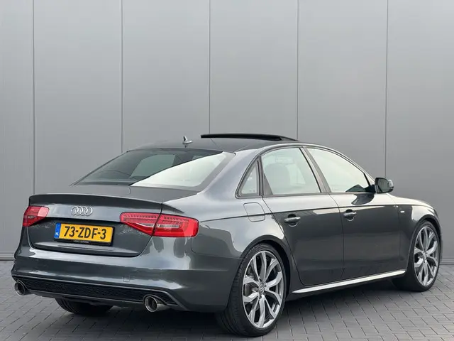 Audi A4 Limousine 3.0 TFSI quattro S Edition 2012 Benzine 2