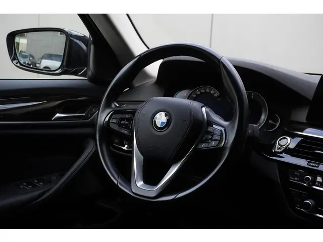 BMW 5 Serie Touring 520i 2018 Benzine 24
