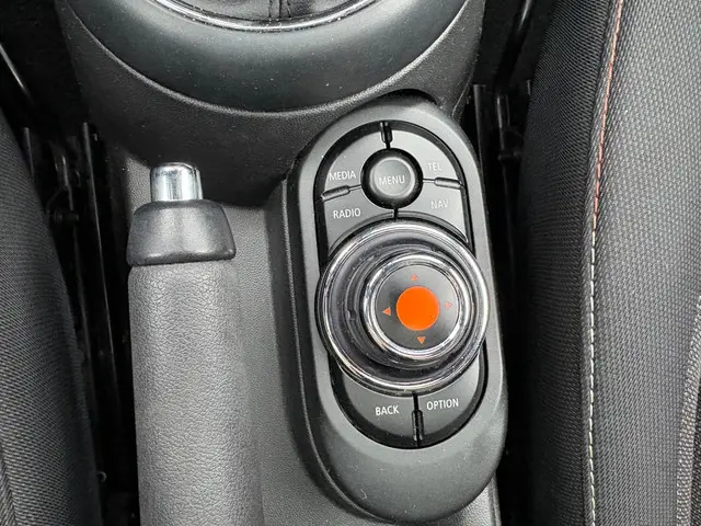 MINI One Mini 1.2 Chili Business *pano 2016 Benzine 20