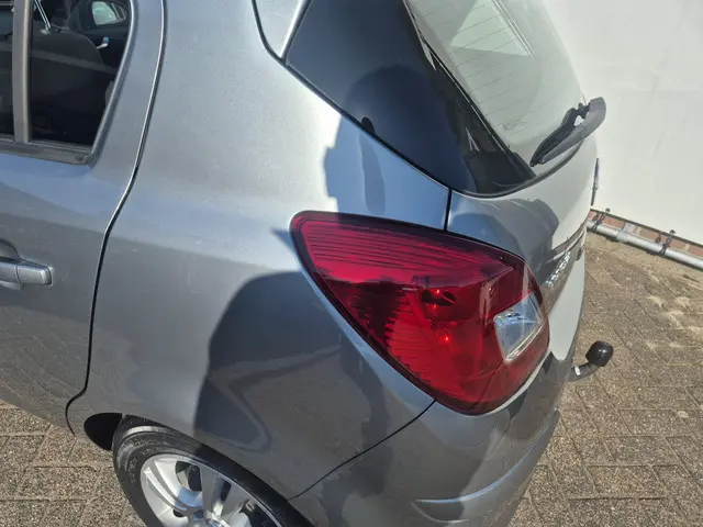 Opel Corsa 1.4-16V Cosmo Nap NL Airco 5 drs 2012 Benzine 18