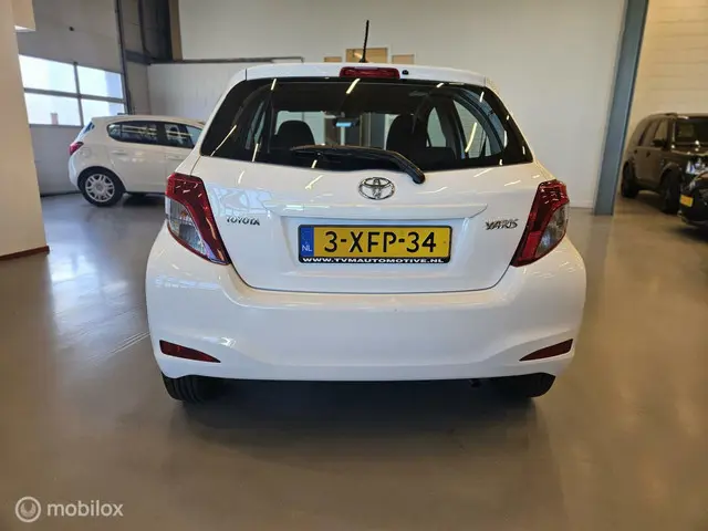 Toyota Yaris 1.0 VVT-i Now 2014 Benzine 6