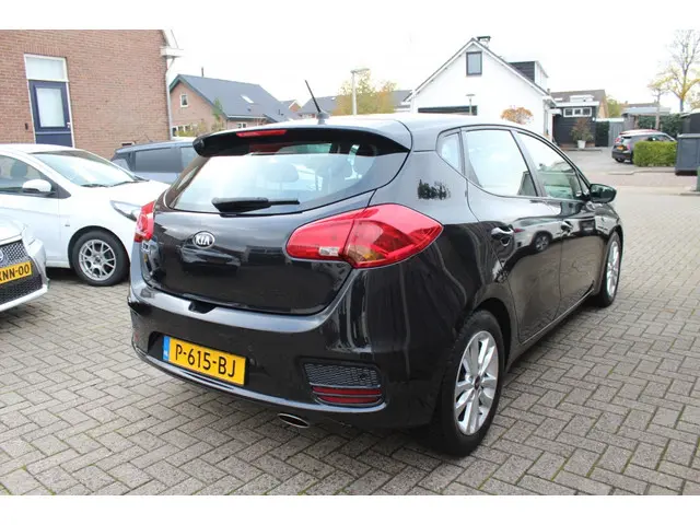 Kia cee'd 1.4 MPi ComfortLine Plus 2016 Benzine 6