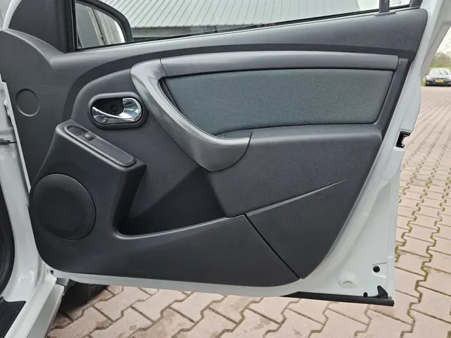 Dacia Duster 1.2 TCe 4x2 Lauréate 2016 Benzine 24