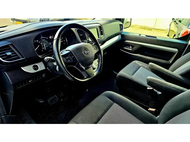 Opel Vivaro 2.0 CDTI L3H1 DC Innovation 2021 Diesel 11