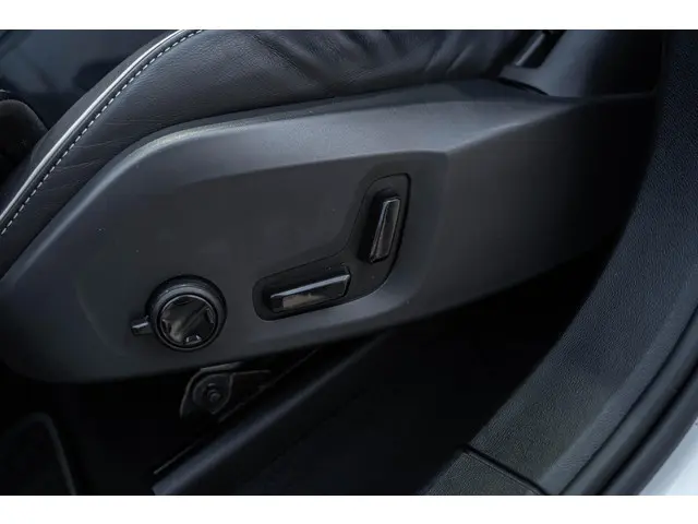 Volvo XC60 T4 Aut. R-Design 2020 Benzine 26